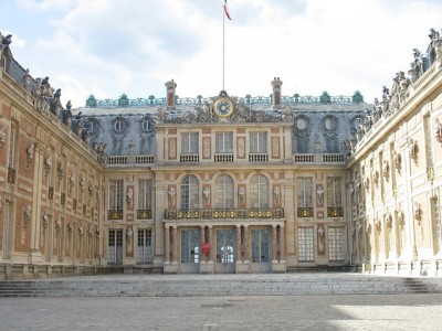 Le_Vau_-_cour_marbre.jpg (94.34 Kio) Vu 22303 fois la cour de marbre et l'ex-pavillon de chasse...