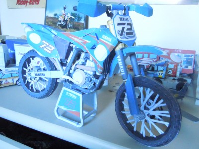 une moto de chez yamaha la 450 yzf