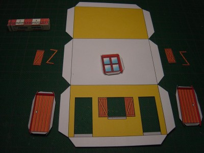 Pré-pliage, et découpe des emplacements des portes et fenêtre.