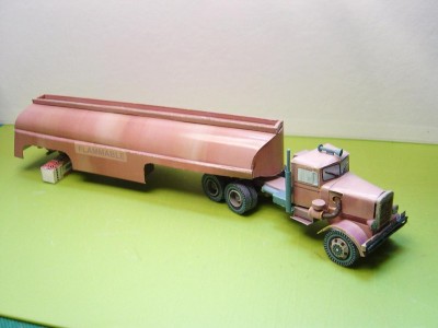 Peterbilt RonaldoM 52.jpg (87.45 Kio) Vu 2459 fois Essai de la remorque sur le tracteur, la galerie posée