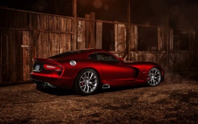 2013-srt-viper-rear-view-lights-on-585x365.jpg