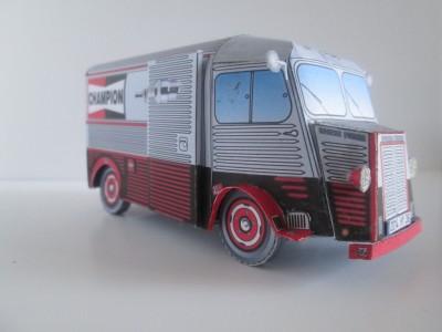 P036 HY Bougies Champion (2).JPG