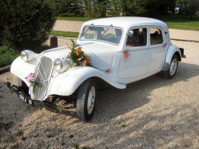 Citroen_Traction_Avant_White.jpg