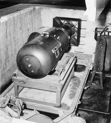 800px-Atombombe_Little_Boy_2.jpg