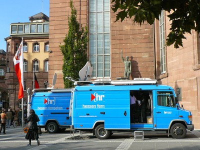 640px-Broadcast_van_at_St._Paul's_Church_Frankfurt_Hesse_Germany.JPG