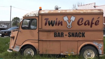 TWIN CAFE.jpg