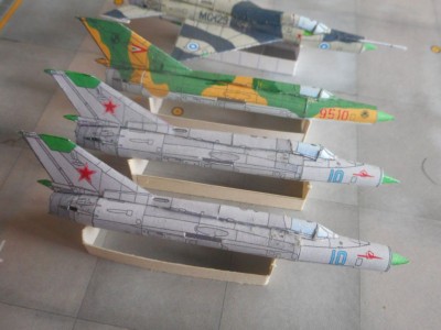 montage de test du MiG-21Bis pour décider si je garde la verrière et l'épine dorsale séparées ou pas.
