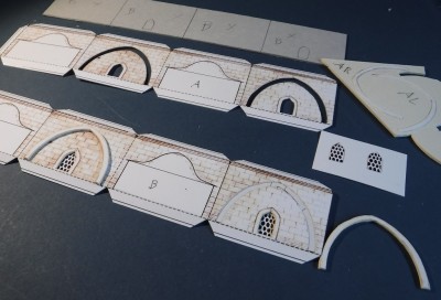 t... en plus des raffinements habituels, je renforce les quatre feuilles avec du carton Finn de 1,5 mm et obtiens ainsi un bel effet 3D.