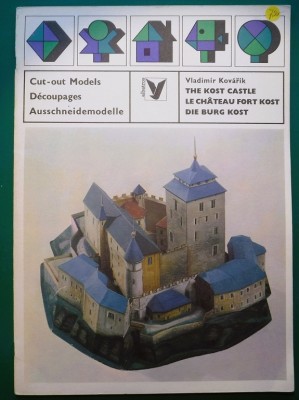La maquette du château tchèque de Kost d'Albatros Verlag date de 1978. Il n’y a aucune indication d’échelle.