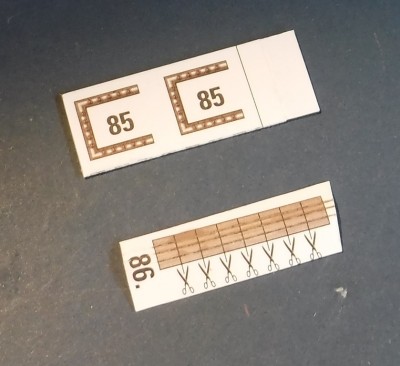 Deux bancs à ongles...