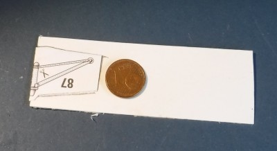 La grue d'ancrage est doublée, j'y colle également un carton de 0,5 mm...