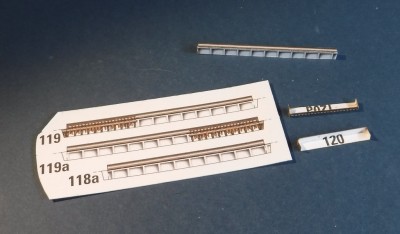 ... et posés à titre de test pour ne pas attaquer si souvent la coque, je travaille maintenant sur la platine