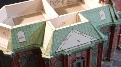 ...jusqu'à ce que toute la partie du toit soit enfin installée dans son intégralité<br />L'extension du toit était vraiment très facile à réaliser, bravo au concepteur !!<br /><br />Cordialement<br />Kurt