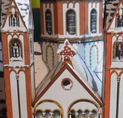 ... La croix du transept...