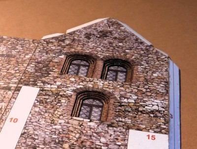 DSCF0137.JPG (218.47 Kio) Vu 3198 fois ... installées par derrière ; l'effet est très attrayant !