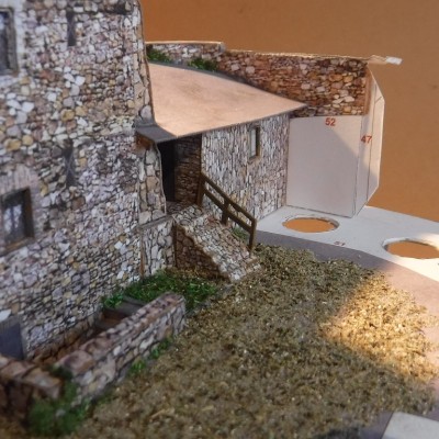 DSCF0186.JPG (235.15 Kio) Vu 2879 fois ... et ajoutez la rampe à l'escalier fini.