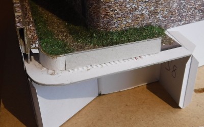 Tout d'abord, ajoutez le segment de mur intérieur et renforcez-le (0,5 mm)...