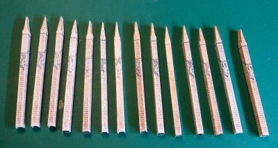 DSCF0013.JPG (215.71 Kio) Vu 97 fois ... collez maintenant les extrémités et mettez-les de côté.