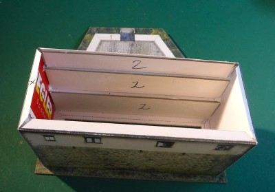 ... et maintenant, insertion des renforts pour renforcer également les languettes adhésives.<br /><br />Cordialement,<br /><br />Kurt