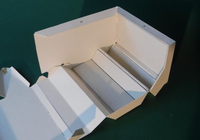 DSCF0063.JPG (129.21 Kio) Vu 2945 fois … coller le plafond étape par étape (39) pour lui donner sa forme et y insérer les renforts…