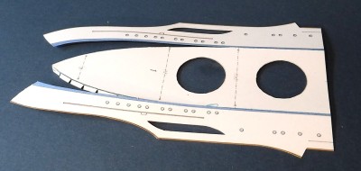 Premier assemblage : coque avec pont intermédiaire et pont supérieur, partie 1, fond et parois latérales de la poupe…