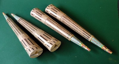 ... Glissez ensuite l’ensemble dans la partie inférieure par le dessous et installez le cadre renforcé...