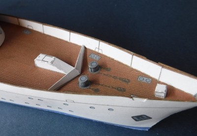 … deux montés à l’avant…