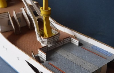 … à coller derrière le kiosque.<br /><br />Cordialement,<br /><br />Kurt