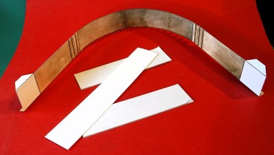 Assemblez-les et préparez le renfort : 1 mm sur les côtés et 0,5 mm sur l'arche…