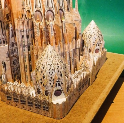 … maintenant, placement du dôme et de sa sous-structure dans les angles.<br /><br />Cordialement,<br /><br />Kurt