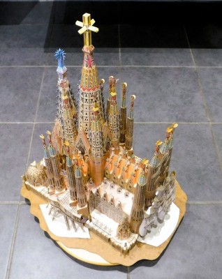 puis l'église entière est placée sur le socle…