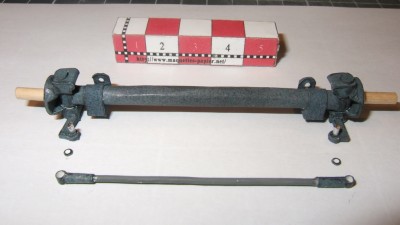 Kfz 9 Famo=075.JPG (131.49 Kio) Vu 4003 fois le cylindre supportant les têtes de direction ( avec les moyeux de roues) et la barre de parallèlisme avant mise en place. PM la direction sera fonctionnelle .