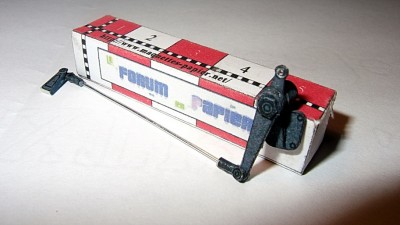 Kfz 9 Famo=089.JPG (151.9 Kio) Vu 3755 fois Tringlerie de renvoi vers la colonne de direction. Toutes les articulations fonctionnent.