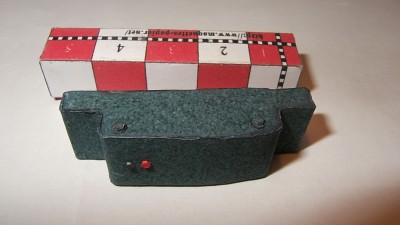 mise en place des boulons latéraux. J'ai rajouté les bouchons de vidange d'après une photo du vrai Famo. Tout ces éléments sont hexagoneaux