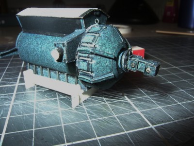 Kfz 9 Famo=128.JPG (157.52 Kio) Vu 3335 fois Je sais les couleurs ne sont pas belles mais j'ai mis le flash pour rendre l'anneau de levage visible (au dessus du bloc)