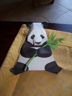 PANDA
Une de mes premieres realisation.
La seule qui n'est pas dans ma piece mais dans le salon, sur la table basse.

