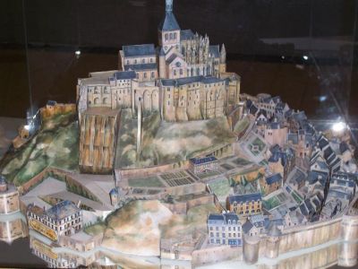 le mont saint michel
maquette au 1/400 Ã¨me pas facile Ã  assembler
