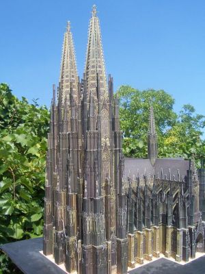 CathÃ©drale de Cologne
Une belle maquette de schreiber, trÃ¨s sombre par rapport aux autres cathÃ©drales que j'ai dÃ©jÃ  rÃ©alisÃ©es.
