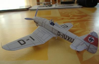 Blohm & Voss Ha-137 V-1
Concurrent malheureux du Junkers Ju-87 Stuka. Au 1/72Ã¨me, c'est une des plus belles maquettes que j'ai fait pour l'instant ! ;)
