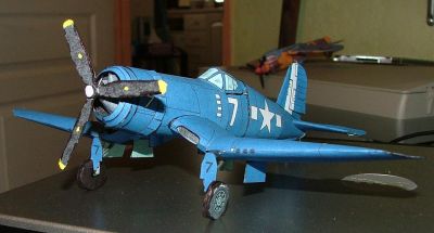 F4U en attente peinture hÃ©lice et roues
