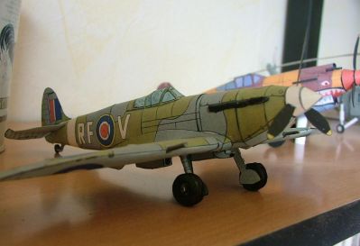 un spitfire
un incontournable des classiques de la seconde guerre mondiale
