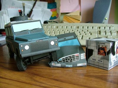 defender, version 1, vs carrosserie beta
cette carrosserie, j'ai du la dÃ©couper au ciseau pour la raccourcir et la faire rentrer dans le format 1/28 imposÃ© par la mini z, du coup, j'ai retouchÃ© le fichier pour amÃ©liorer Ã§a et faire qu'il n'y ai plus qu'Ã  coller.
La version bÃ©ta est cuite, mais elle Ã  bien travaillÃ©...
