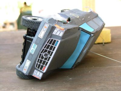 hÃ©las, tout Ã  une fin
aprÃ¨s s'Ãªtre bien amusÃ©, nos garde du corps prÃ©sidentiels amÃ©ricain sont venu Ã  bout de la voiture. 
Plus qu'Ã  refaire une carrosserie papier pour ma mini z :)
