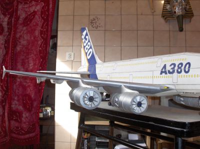a380
suite a un message de je ne sait plus trop qui qui me parlais de logiciel de dessins, genre autocad ect... dans le cas prÃ©sent, c'est seulement avec ma tete que j'ai rÃ©ussi Ã  faire cela.j'avais oublier de le signaler. donc voila vous savez presque tout, Ã  vrai dire, c'est grace Ã  mon maitre d'Ã©cole qui en primaire m'avais appris Ã  faire un cube en papier. l'histoire est encore longue...la suite un de ces jour

