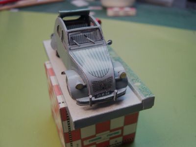 2 CV Type AZ de 1954 modÃ¨le d'AMIGA MAQUETTE
En papier photo Ã©chelle 1/58Â°


