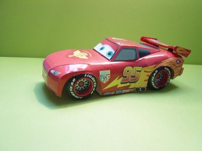 Lightning McQueen cars 2 de Paper Replika
Sur papier photo.
