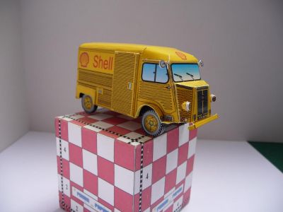 CitroÃ«n H Schell de Camille
En papier photo au 1/66Â°.
Merci Camille pour ce modÃ¨le !

