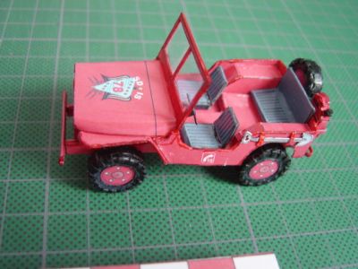 Jeep pompier de Sidne
Merveilleuse construction !
Avec bande de roulement en surÃ©paisseur, jerrican et son petit bouchon !
Beaucoup de plaisir !
Merci au concepteur !
