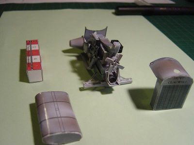 Fordson 1922 de Magnus Eriksson - papermodels.cjb.net
Le moteur avant d'Ãªtre enfermÃ© dans la carrosserie. Sur papier photo
