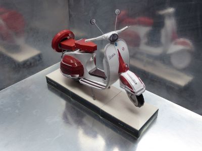 VESPA 150 de Paper Replika
Echelle environ 1/12°
